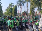 Demonstrasi Ribuan Ojol di Jember, Menuntut Kesetaraan Tarif dengan Pemerintah Kabupaten