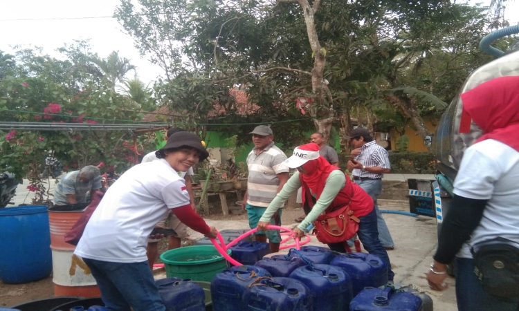 Bantuan Relawan Ganjar di Cilacap: Distribusi 56.000 Liter Air Bersih untuk Membantu Warga Terdampak Kekeringan