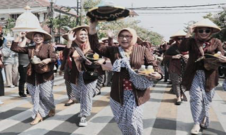 Potensi 1300 Penjual Jamu Gendong di Madiun untuk Memecahkan Rekor MURI