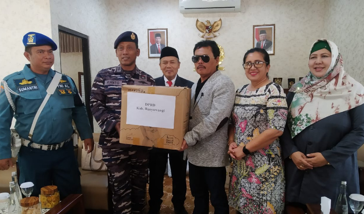 DPRD Banyuwangi Memperlihatkan Kepedulian Kemanusiaan dengan Mengirim Bantuan untuk Korban Perang di Palestina