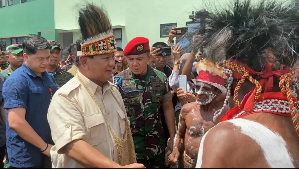 Prabowo Subianto memberikan donasi sebesar Rp 5 miliar kepada masyarakat Kamoro di Mimika