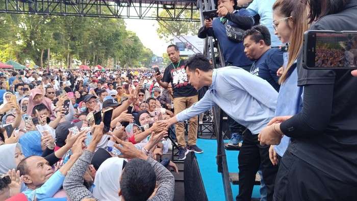 Sambutlah Kedatangan Gibran dengan Acara Jalan Sehat Massal yang Meriah di Sulawesi Selatan