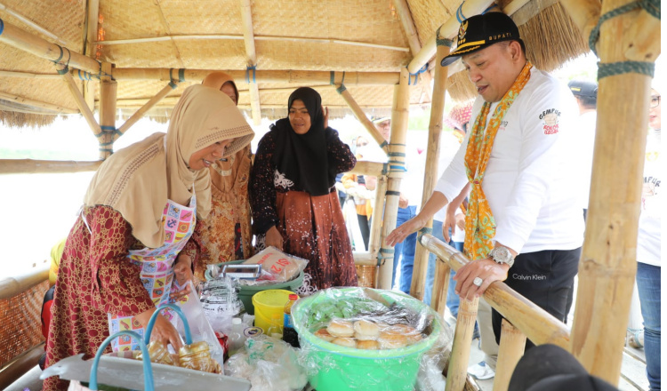 Bupati Sampang Mengapresiasi Festival dan Kuliner Perahu Pesisir Selatan Tahun 2023