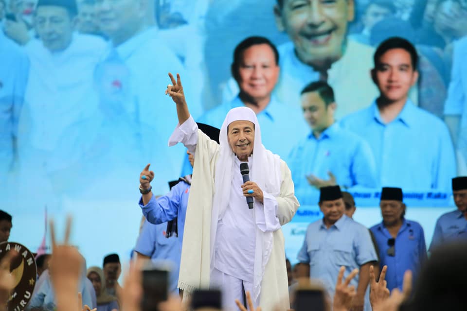 Prabowo dan Para Relawan Nderek Guru Habib Luthfi Melakukan Bershalawat Bersama di Serang