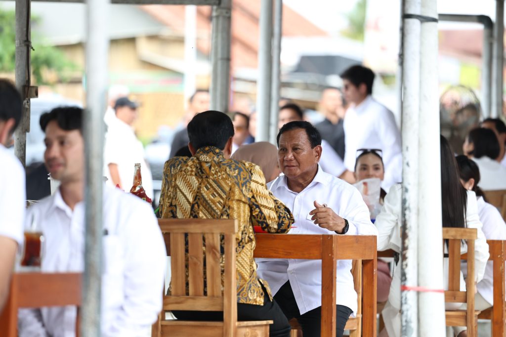 Jokowi dan Prabowo Makan Bakso Bersama, Doakan Usaha Kuliner Sholeh Sukses