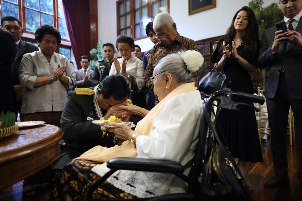 Prabowo Mengadakan Syukuran dan Sungkem ke Sukartini Djojohadikusumo Setelah Dianugerahi Jenderal Bintang 4