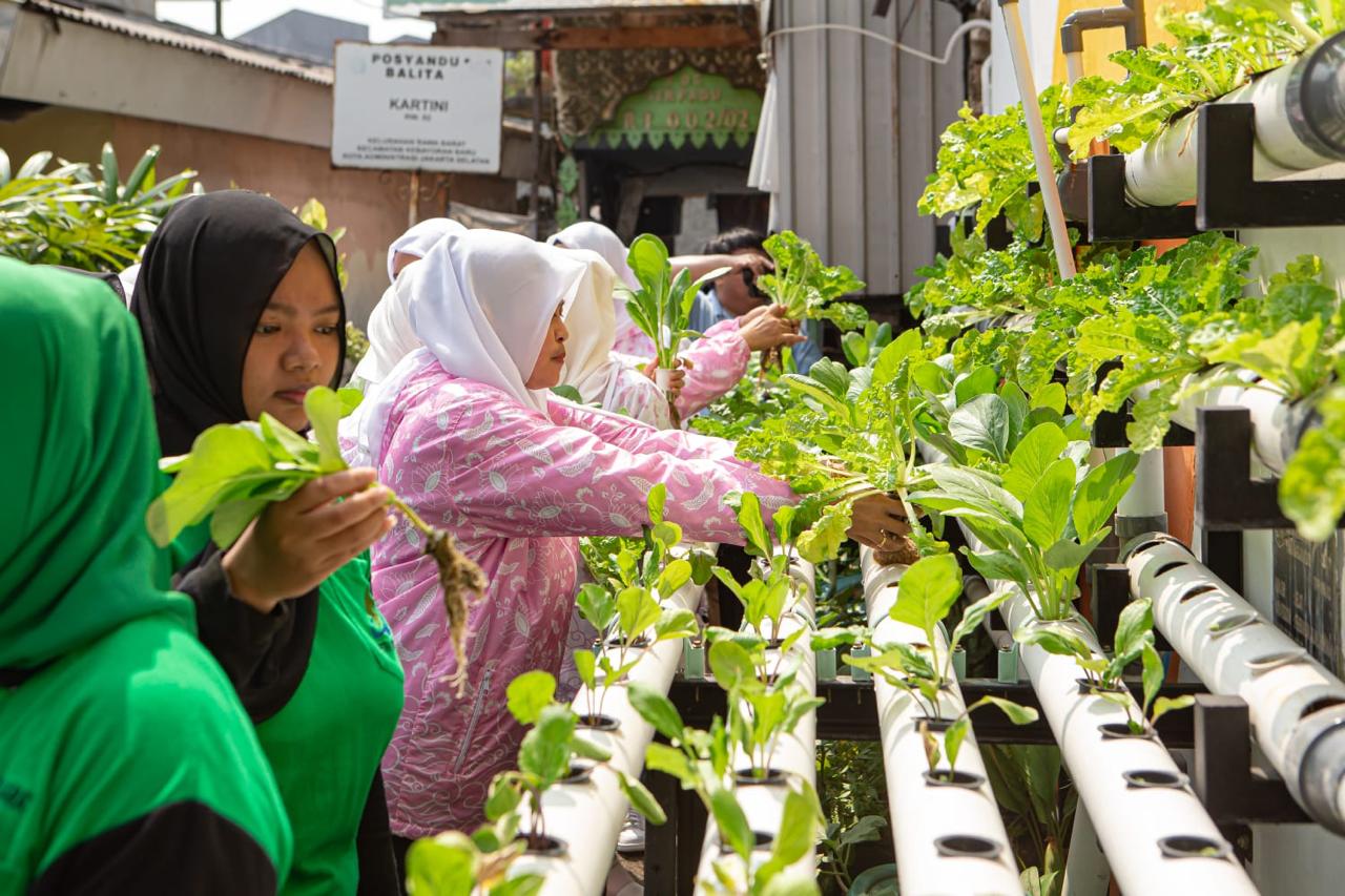 Wanita Tangguh Menciptakan Karya Melalui Program BRI Peduli BRInita