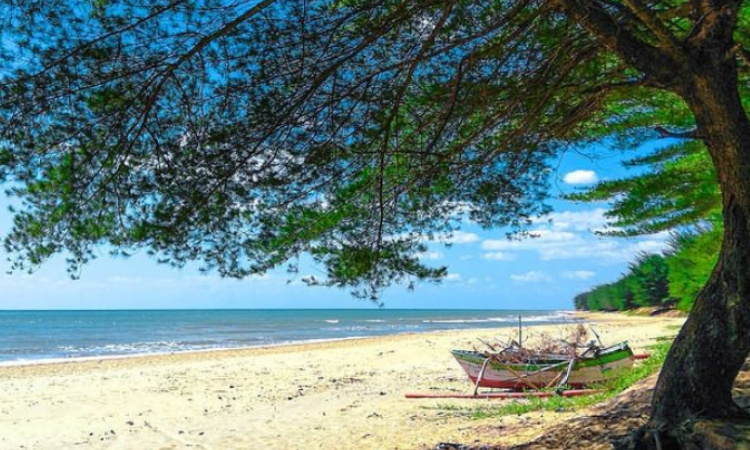 Pantai Slopeng: Pesona Wisata Tersembunyi di Sumenep