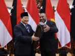 Prabowo Subianto Shares Warm Moments During Farewell to Prime Minister of Papua New Guinea After Visit to Ministry of Defense