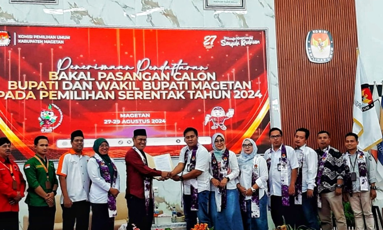 Pasangan Calon Bupati dan Wakil Bupati Magetan Sujatno-Ida Mendaftar ke KPU pada Hari Pertama