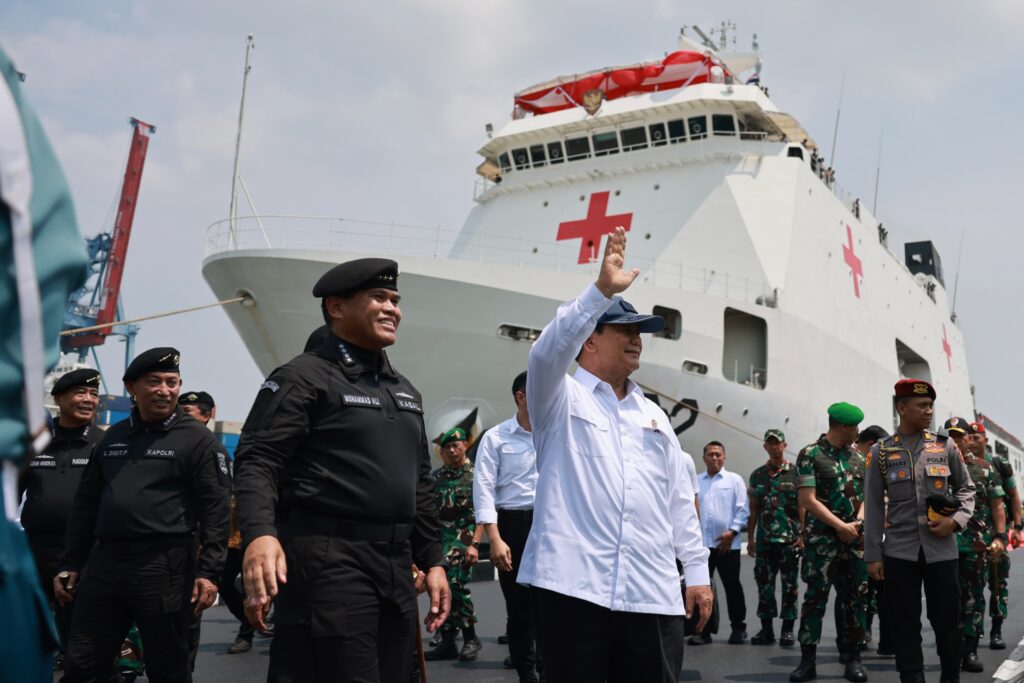 Indonesian Navy Showcases Spectacular Display: 55 Warships and 25 Aircraft in Action