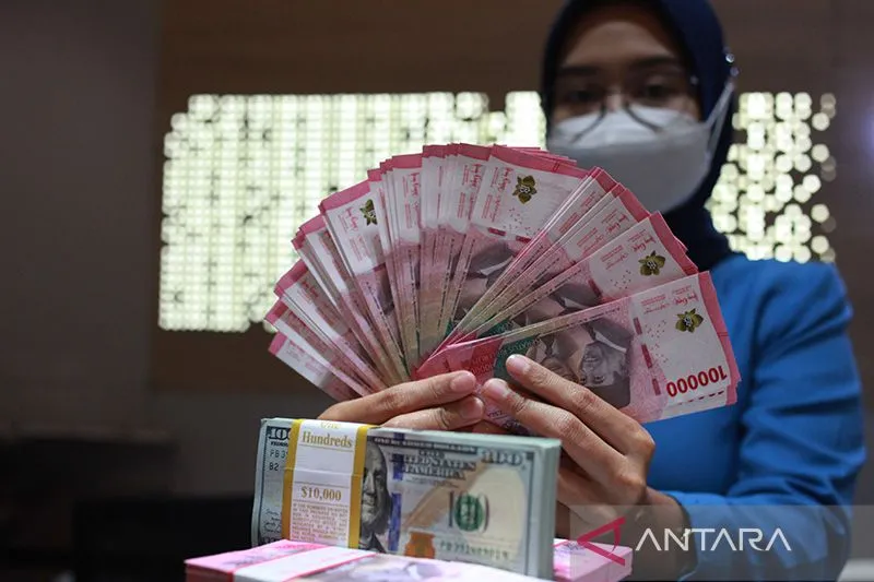 Pengaruh Ketenagakerjaan Amerika Serikat dan Ketegangan Timur Tengah terhadap Melemahnya Rupiah di Tengah Dolar AS