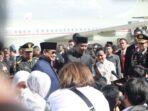 Prabowo Subianto accompanies Jokowi to Halim and wishes him success for the future