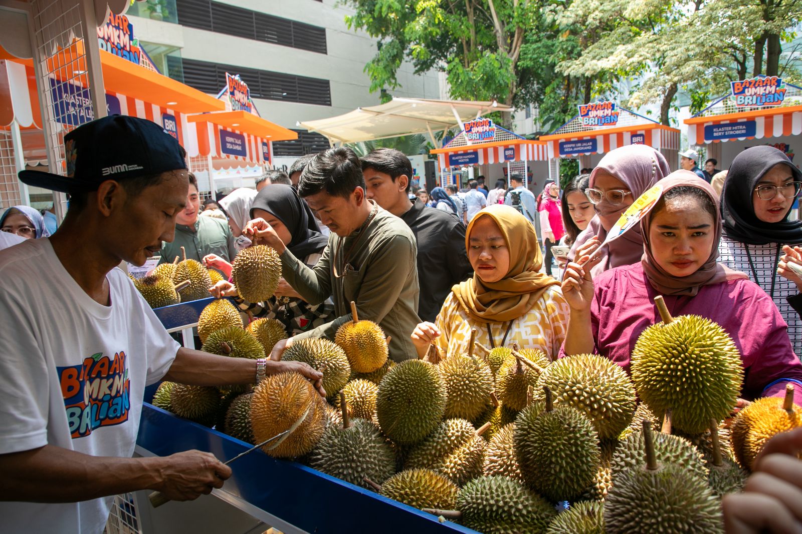 Pemberdayaan BRI Mendorong Pertumbuhan Kelompok Petani Durian di Pekalongan