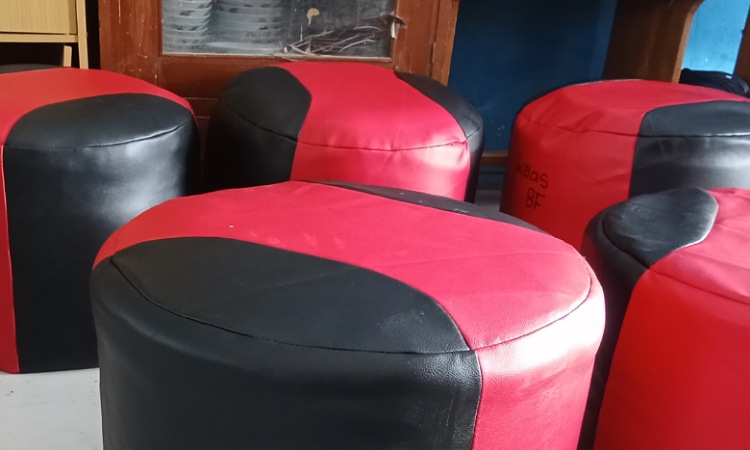 SMP Students in Pemalang Get Creative: Recycling Plastic Bottles into Beautiful Sofas